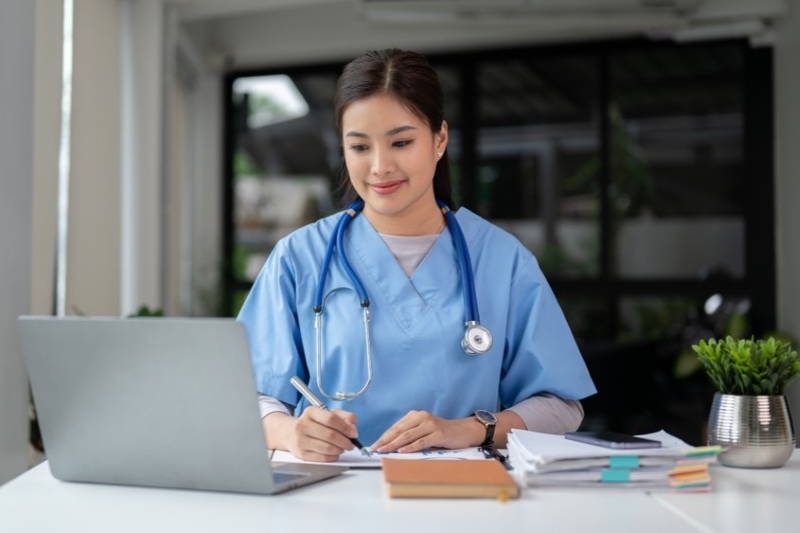 Nghề điều dưỡng đang là ngành nghề khan hiếm nguồn nhân lực tại Đức