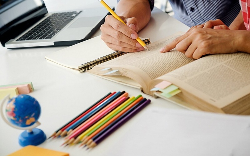 Học đại học bằng tiếng Anh tại Đức dễ dàng hơn nếu bạn có chứng chỉ quốc tế và nên học thêm tiếng Đức để thích nghi và định cư lâu dài.