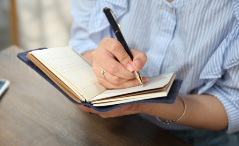 Học từ vựng qua phim bằng ngữ cảnh giúp nhớ lâu, hiểu cách dùng tự nhiên và chính xác.