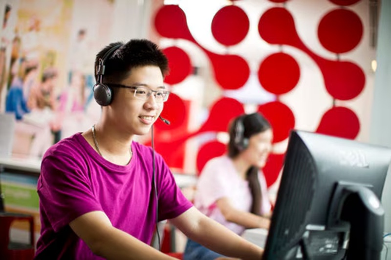 Kết hợp xem phim với khóa học Gemind để vừa luyện phản xạ tự nhiên vừa nắm chắc ngữ pháp.