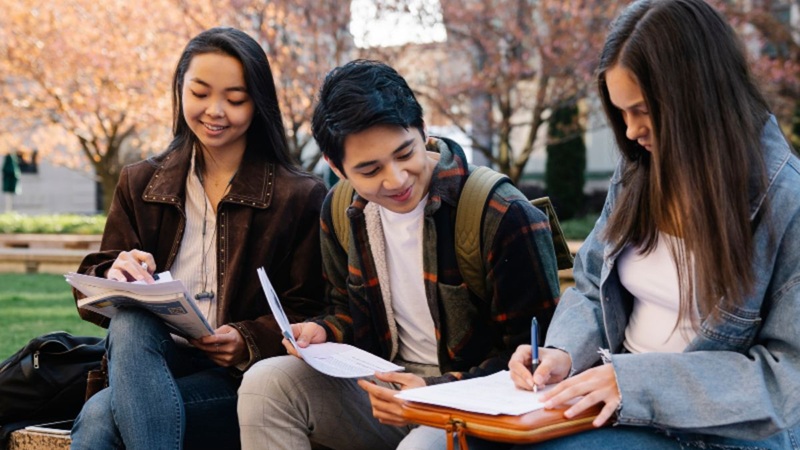 Luyện tập ngữ pháp tiếng Đức hàng ngày qua nói và viết