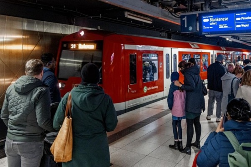 Biết từ vựng về tàu, xe bus, máy bay giúp bạn dễ dàng di chuyển và hỏi đường khi du lịch Đức.